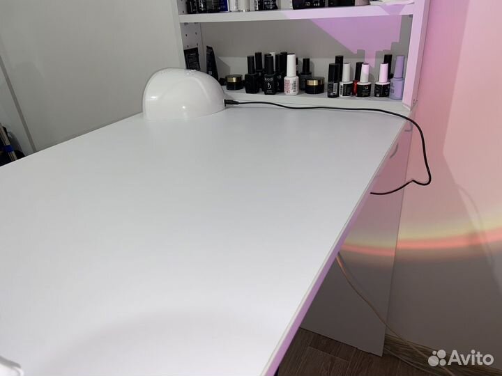 Маникюрный стол