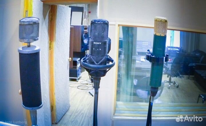 Звукорежиссер, студия звукозаписи, песня вокал