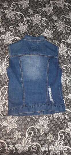 Джинсовая жилетка на девочку