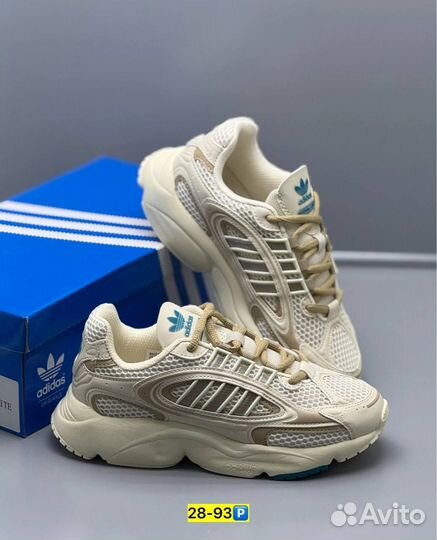 Женские кроссовки Adidas