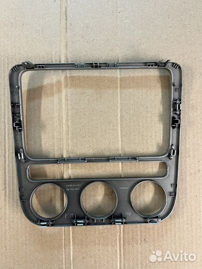 Рамка магнитолы VW Scirocco