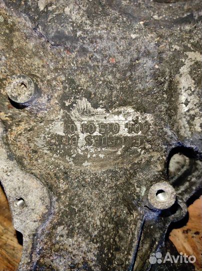 Лобовая крышка передняя на mercedes 2.9 дизель