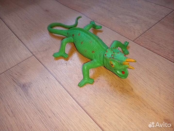 Резиновая ящерица