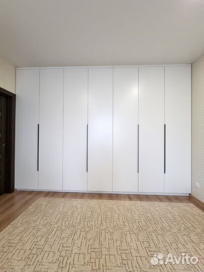 Книжный шкаф