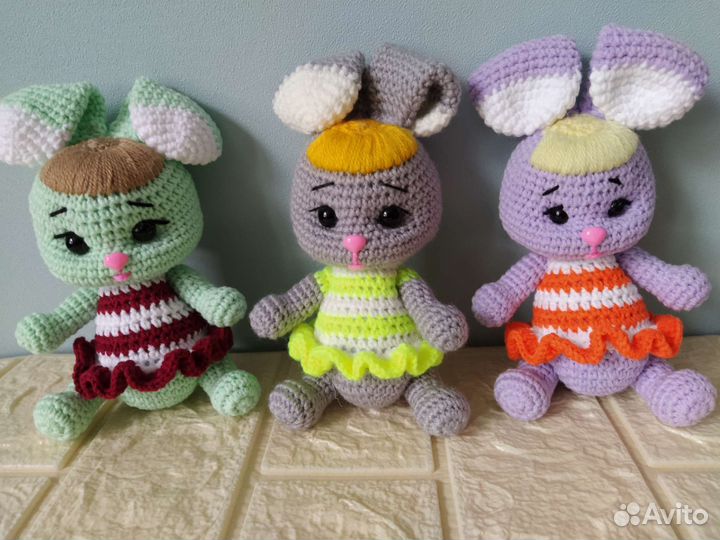 Вязаные игрушки Зайки