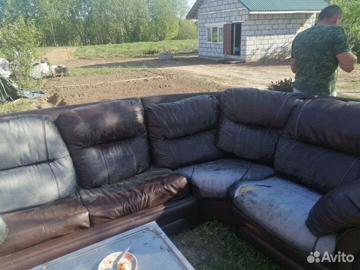 Диван