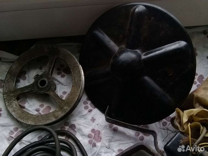 Эл.двигатель и запчасти от стиральной машины времё