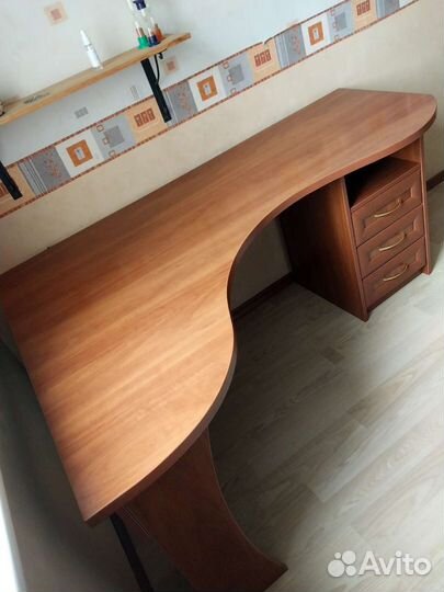Угловой письменный стол