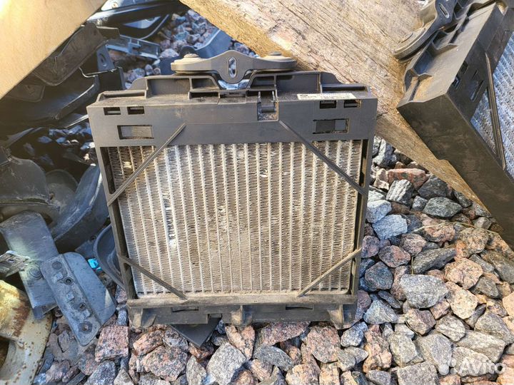 Радиатор дополнительный 17217572542 BMW F01 F02
