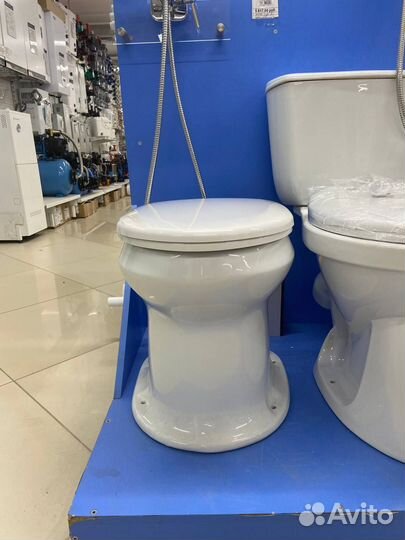 Унитаз дачный керамический с крышкой и сиденьем