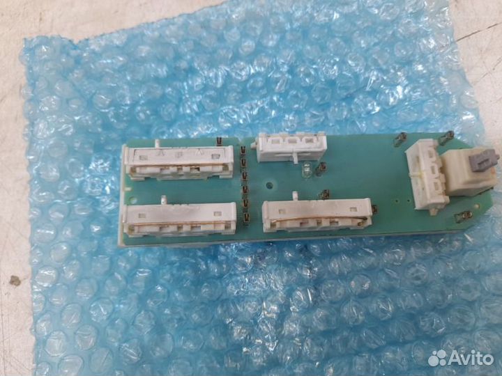 Блок управления стеклоподъемниками Toyota Camry 70