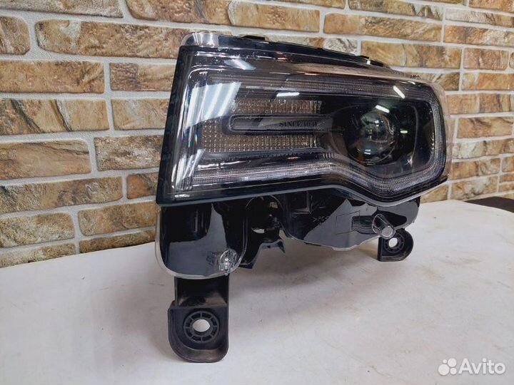 Фара левая Jeep Grand Cherokee