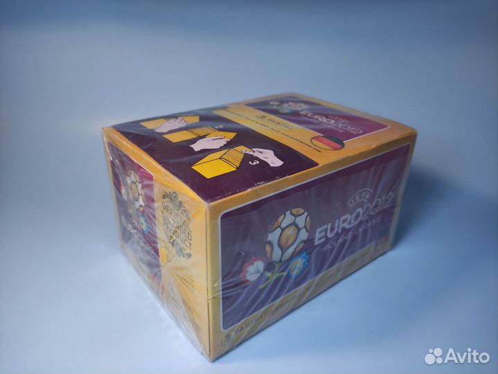 Блок (100 пакетиков) наклейки panini че 2012