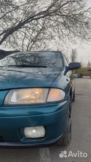 Инструктор по вождению, девушка. МКПП