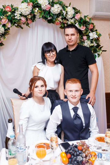 Поющая ведущая