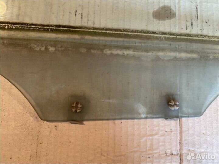 Стекло двери переднее правое Kia Spectra 1