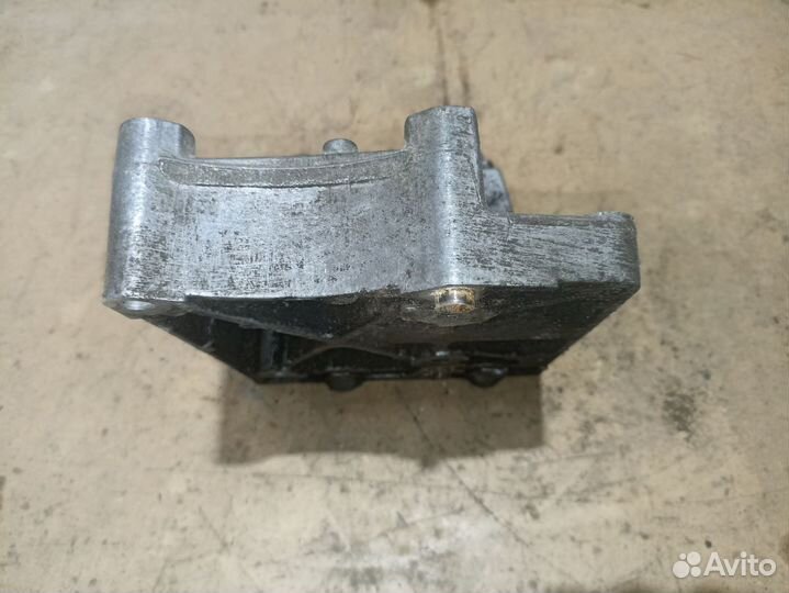 Кронштейн кондиционера Ford Focus II (2005—2008)