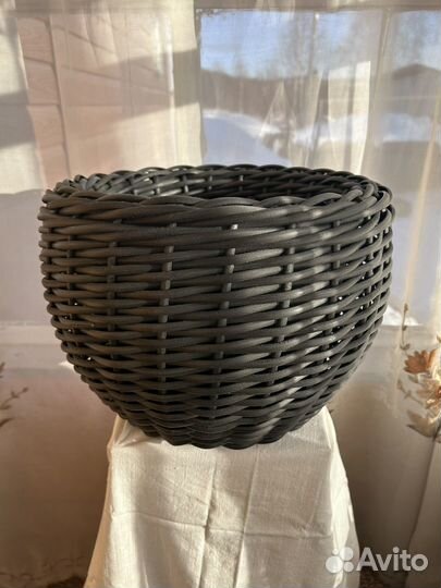 Кашпо из искусственного ротанга