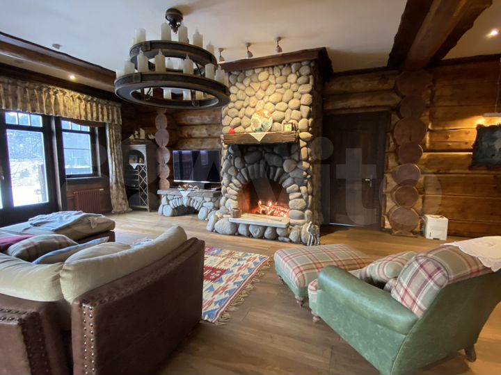 Дом 400 м² на участке 2 га