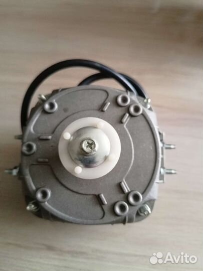 Электродвигатель для витринных холодильников