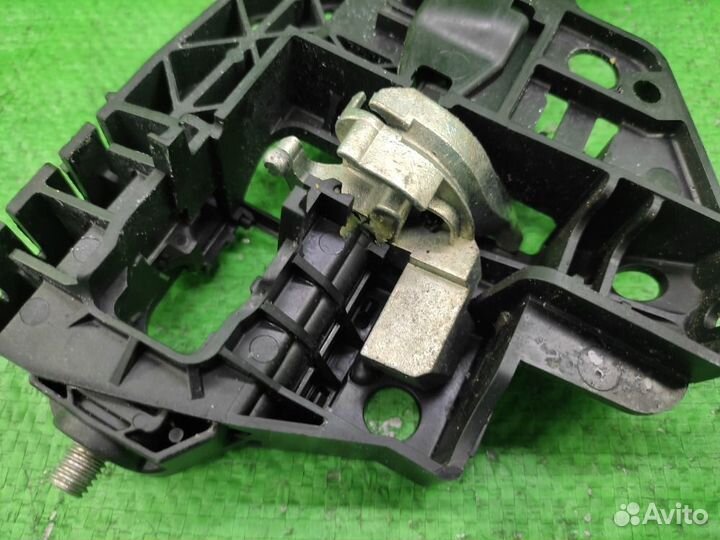 Кронштейн ручки перед. лев двери Audi Q5/A4/A5