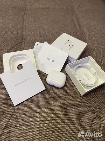 Наушники + кейс оригинал AirPods 3 (левый сломан)