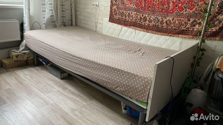 Кровать односпальная с матрасом