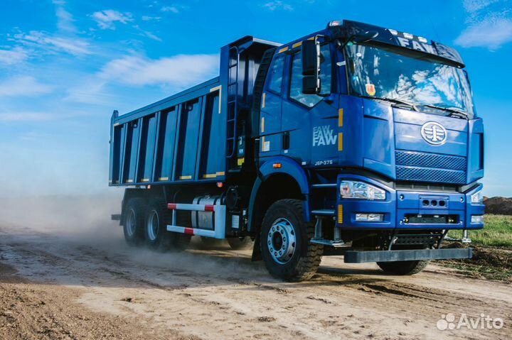 Водитель самосвала