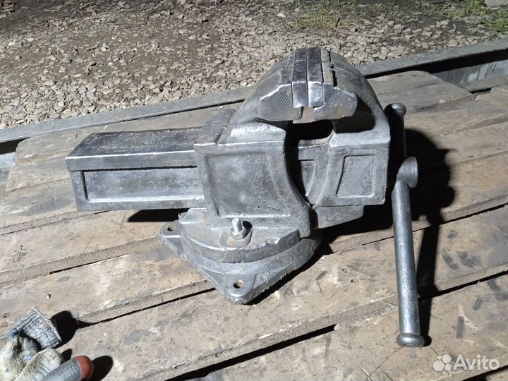 Старинные тиски СССР с губками 90 мм