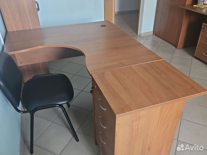 Стол офисный