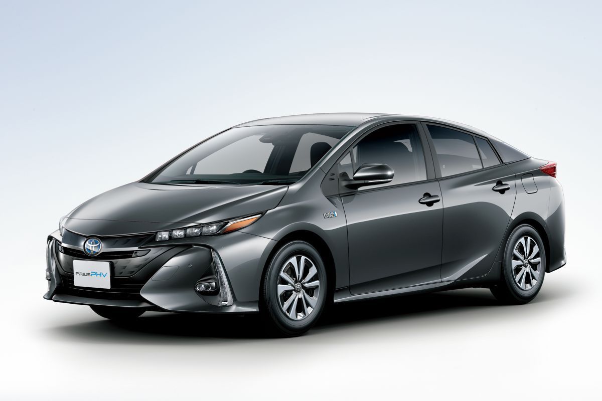 Toyota Prius PHV: фото владельца