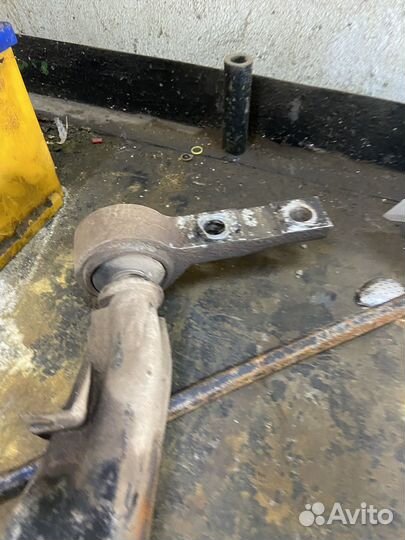 Рычаг нижний правый primera p12