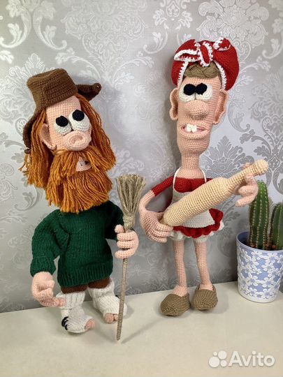 Вязаные бабка и дед, на каркасе