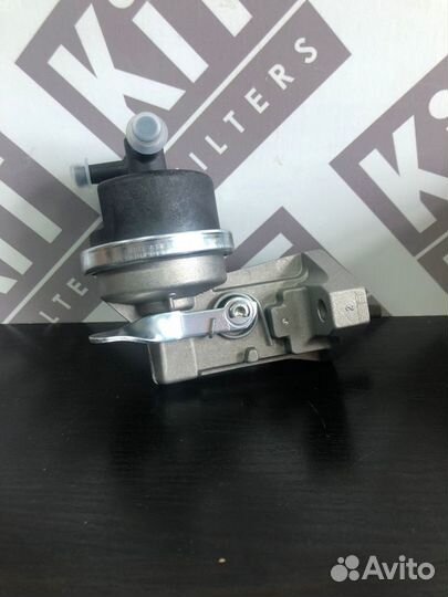 Насос DZ117586 John Deere топливоподкачивающий