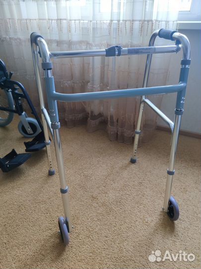 Ходунки на колесиках шагающие складные