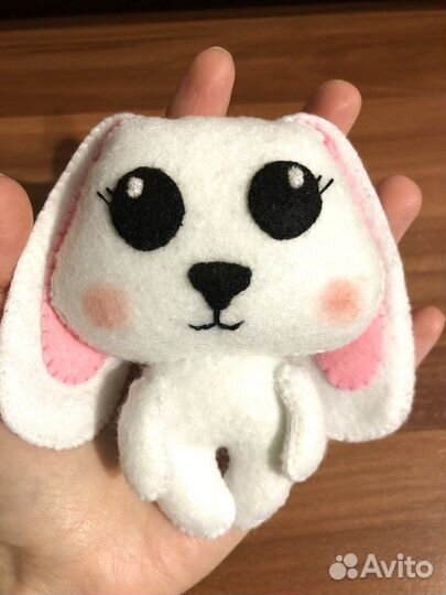 Зайчик из фетра как талисман Нового года