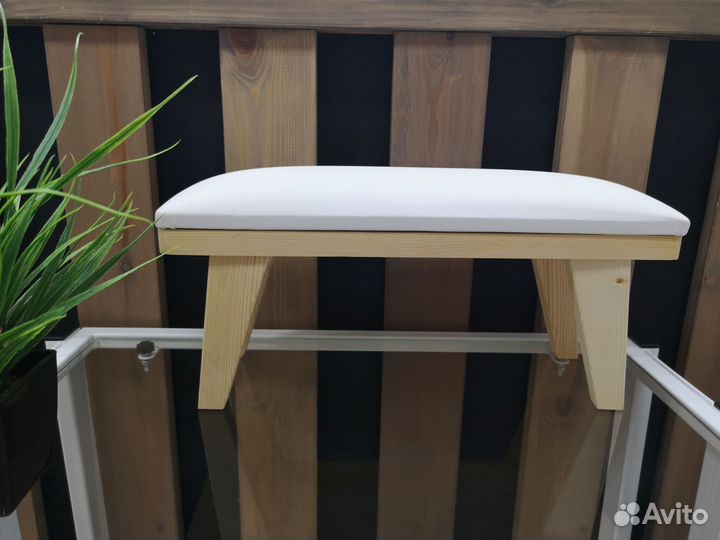 Маникюрная подставка