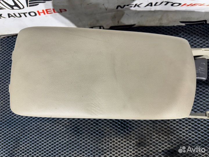 Подлокотник Toyota Camry ACV40 2azfe 2011