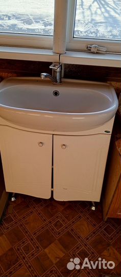 Тумба для ванной с зеркалом бу