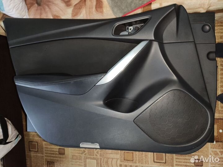 Обшивка двери передняя левая mazda 6 gj