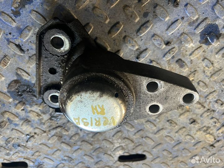 Опора подушка двигателя Mazda Verisa