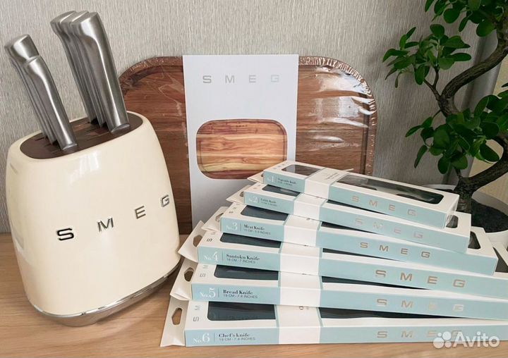 Набор кухонных ножей Smeg с подставкой