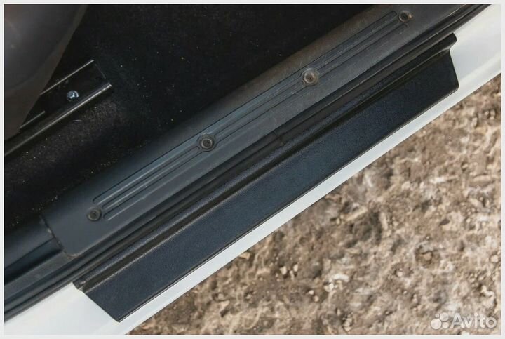 Накладки на пороги LADA Granta