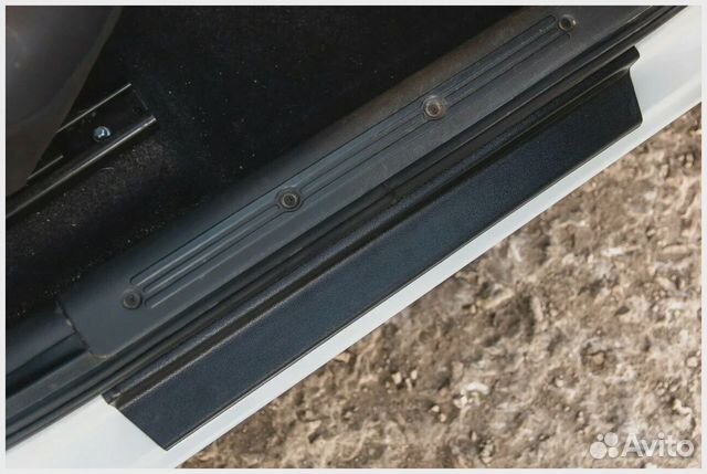 Накладки на пороги LADA Granta