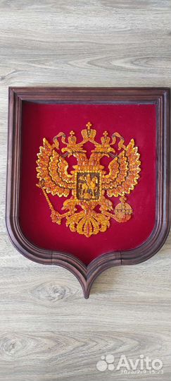 Герб из натурального янтаря