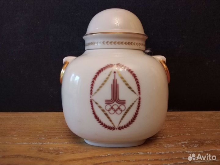Фарфоровая чайница СССР лфз бегун