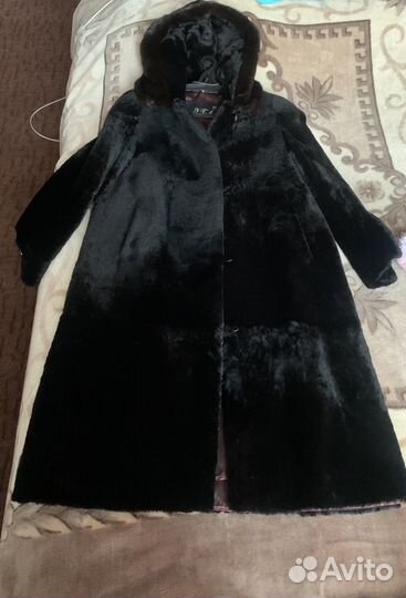 Шуба мутоновая с капюшоном из норки