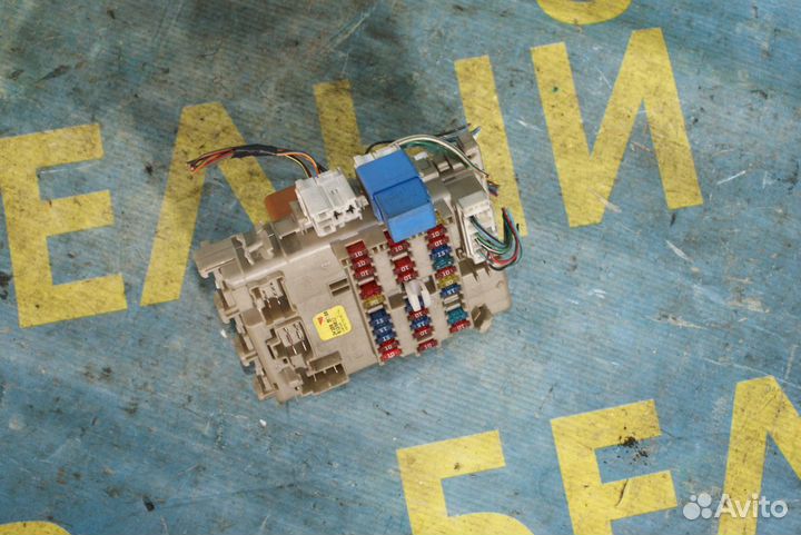 Салонный блок предохранителей Nissan Almera n16