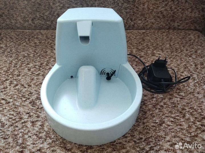 Фонтан поилка для кошек