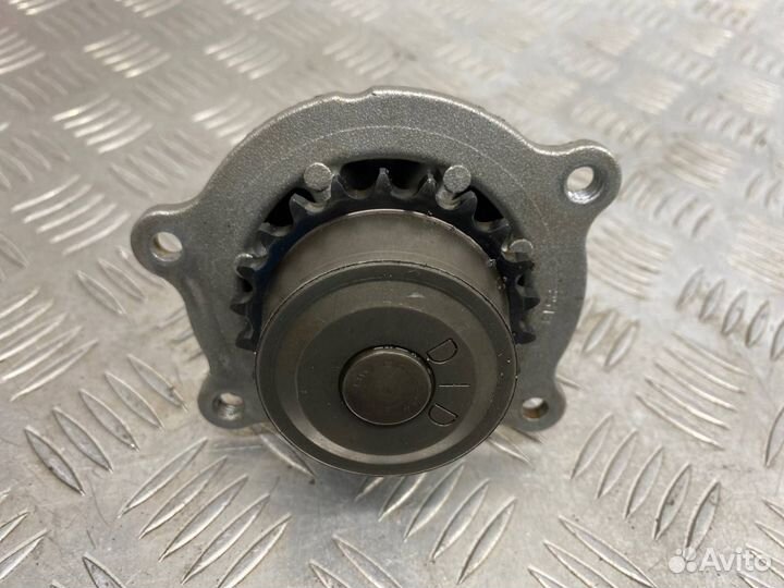 Б/У водяная помпа (охлаждения) Subaru Outback B13